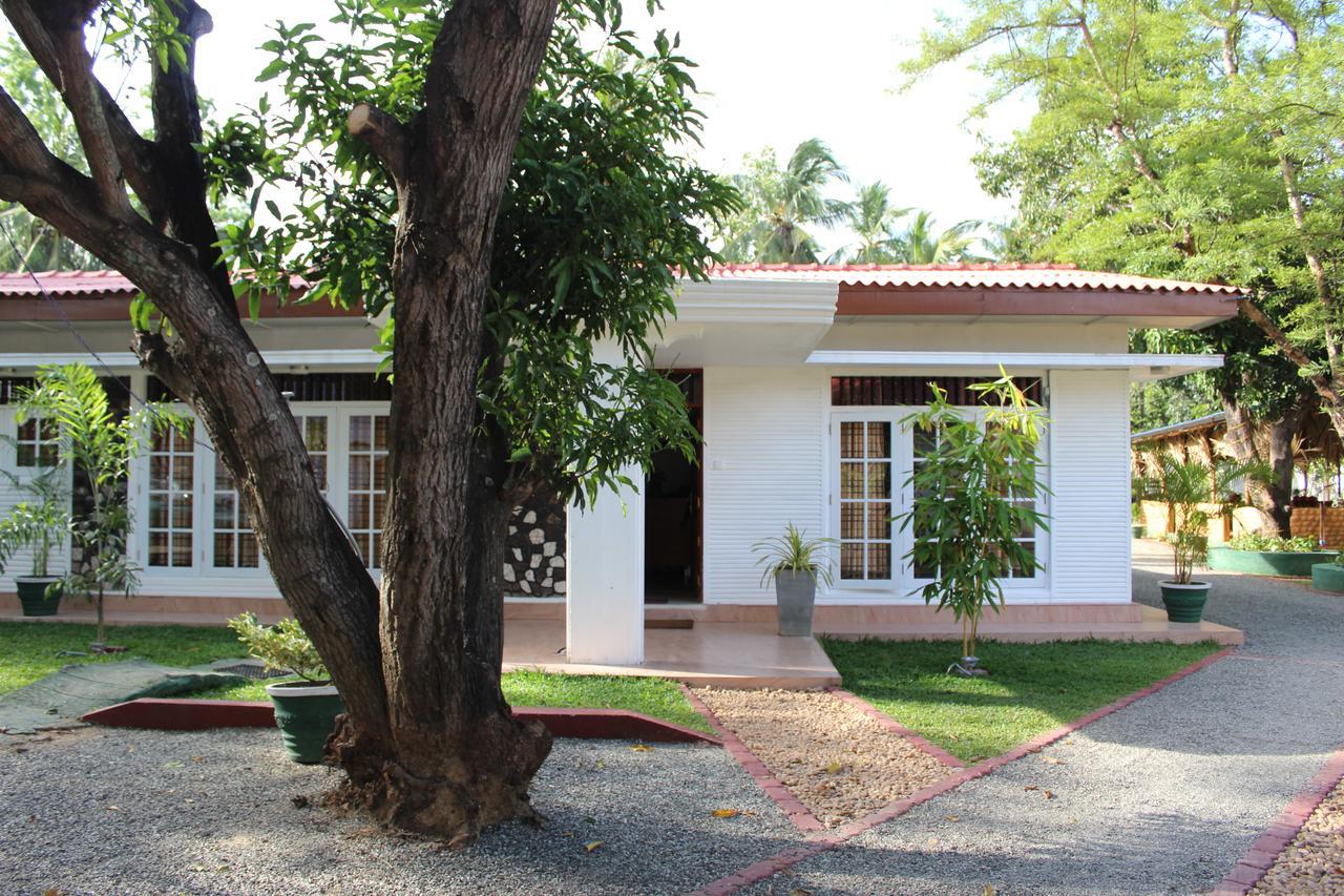 Nirmala Hotel And Restaurant بولاناروفاي المظهر الخارجي الصورة