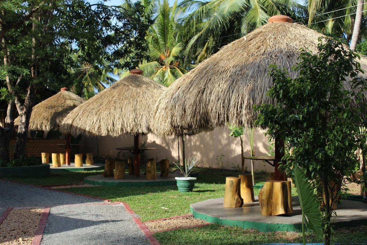 Nirmala Hotel And Restaurant بولاناروفاي المظهر الخارجي الصورة
