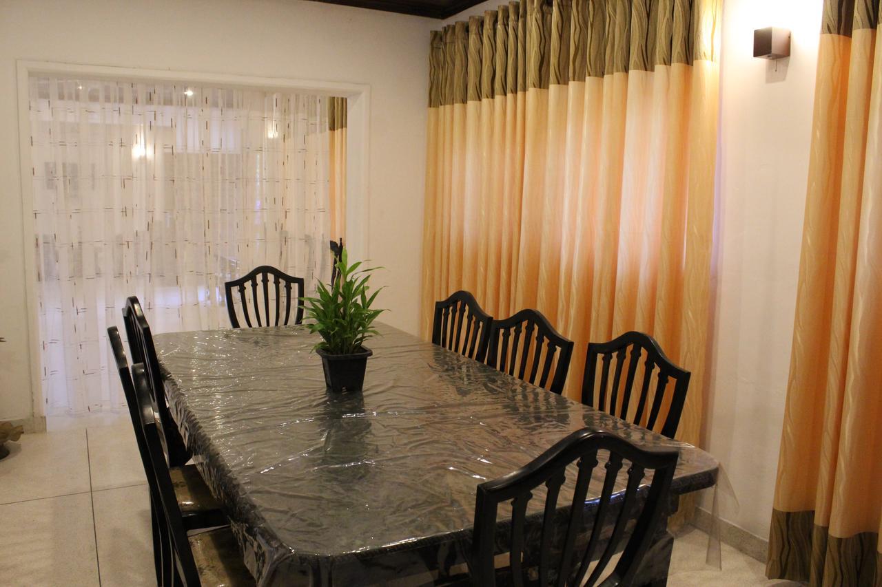 Nirmala Hotel And Restaurant بولاناروفاي المظهر الخارجي الصورة
