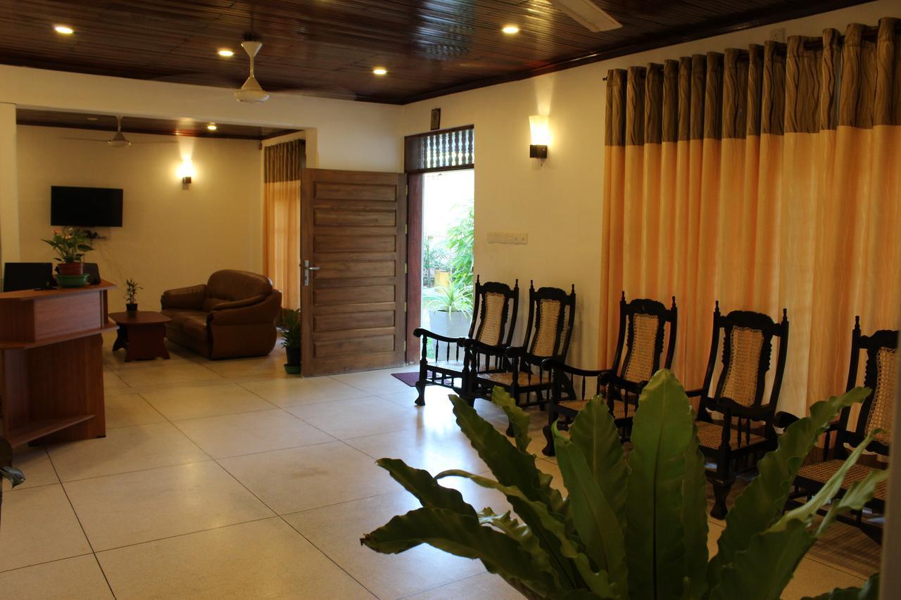 Nirmala Hotel And Restaurant بولاناروفاي المظهر الخارجي الصورة