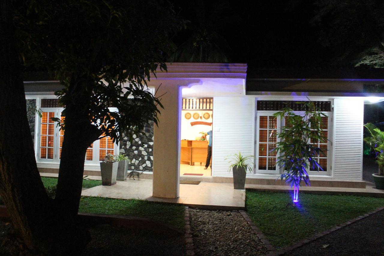 Nirmala Hotel And Restaurant بولاناروفاي المظهر الخارجي الصورة