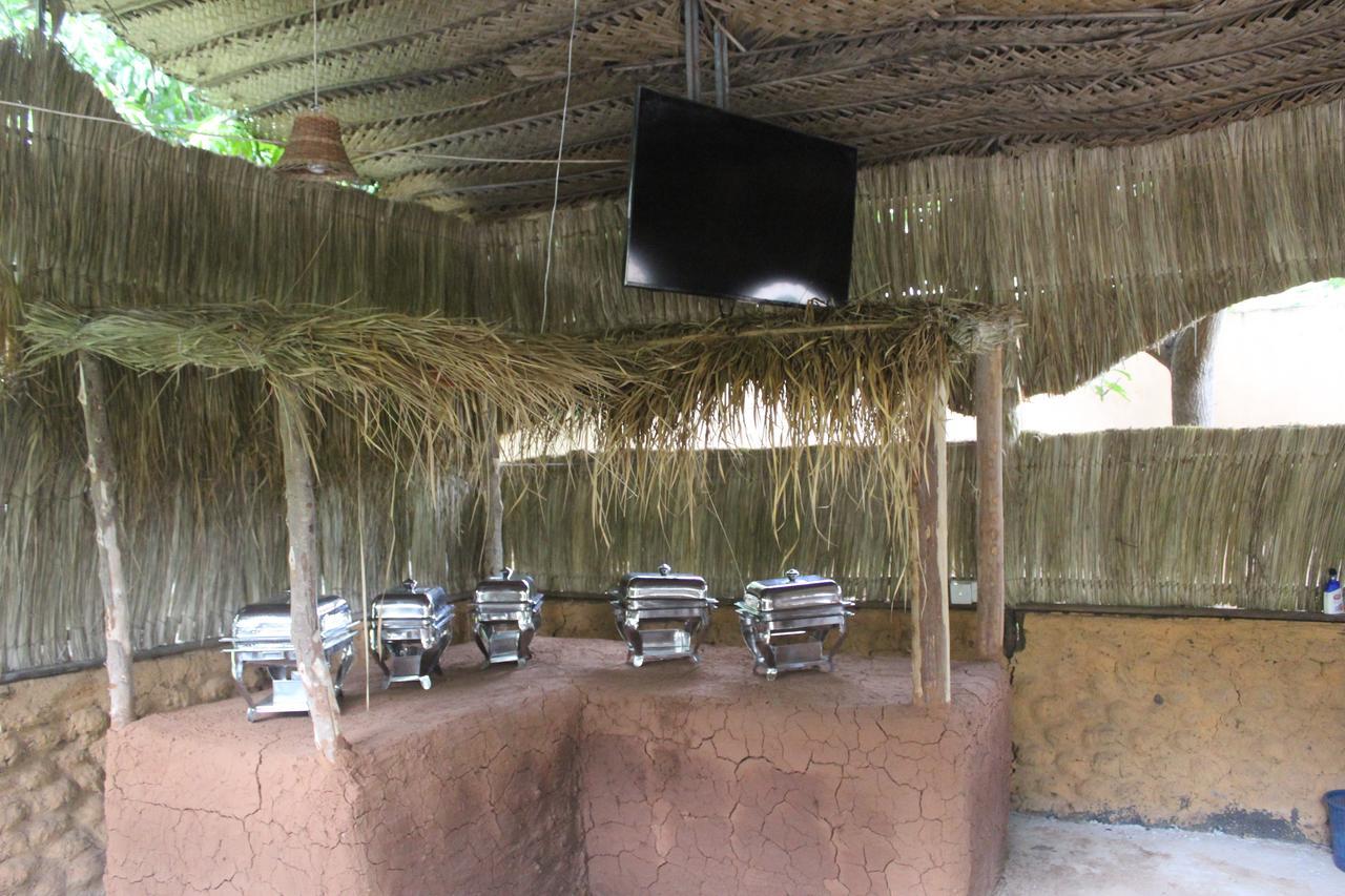 Nirmala Hotel And Restaurant بولاناروفاي المظهر الخارجي الصورة