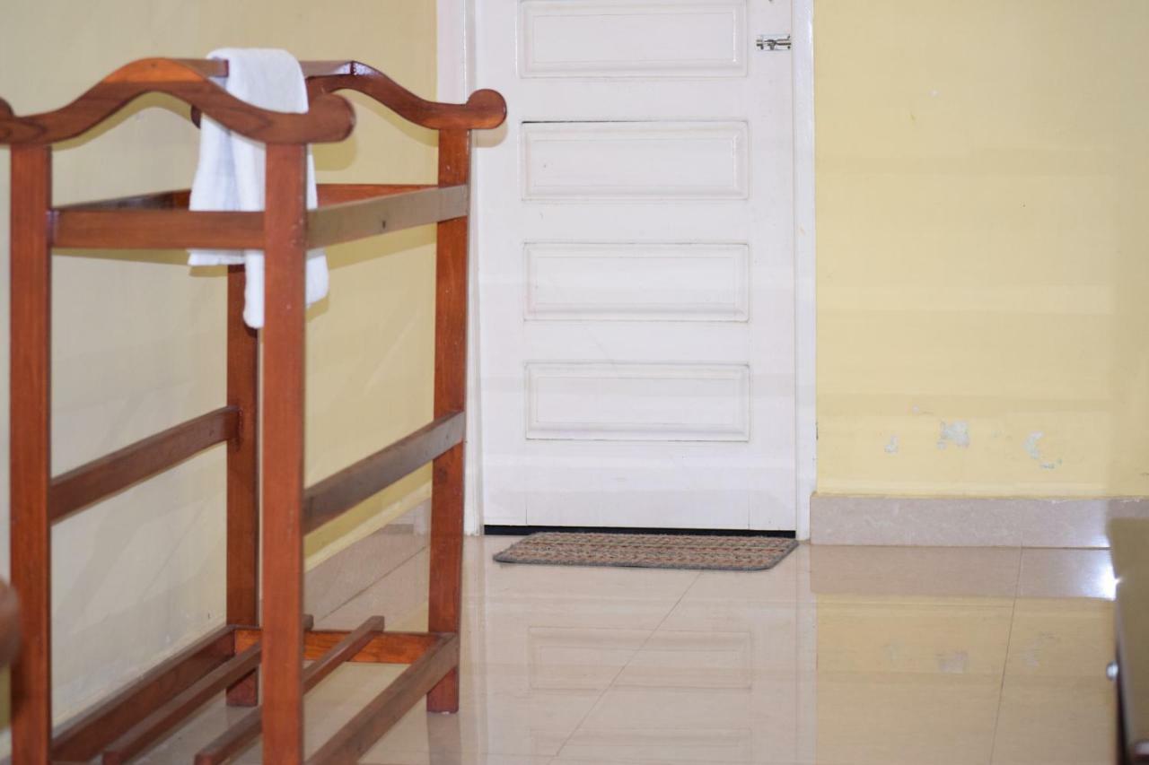 Nirmala Hotel And Restaurant بولاناروفاي المظهر الخارجي الصورة