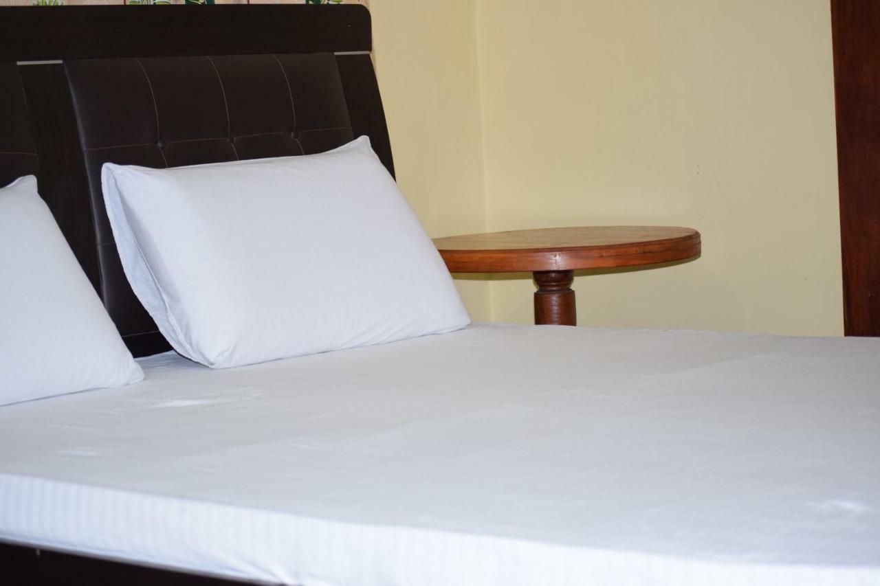 Nirmala Hotel And Restaurant بولاناروفاي المظهر الخارجي الصورة